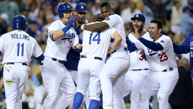 dodgers-rangers-balk-off.jpg